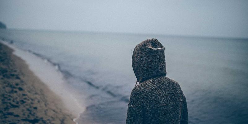 全球夜未眠：从法式浪漫到赛博朋克，盘点三大主题夜间庆典的极致魅力