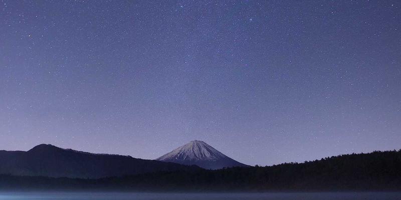巴黎左岸美学密码：探秘原木风咖啡馆里的生活艺术