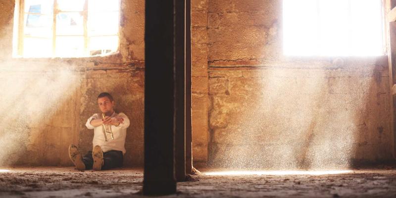 当原木风邂逅法式浪漫：一场关于香水、艺术与生活美学的深度体验