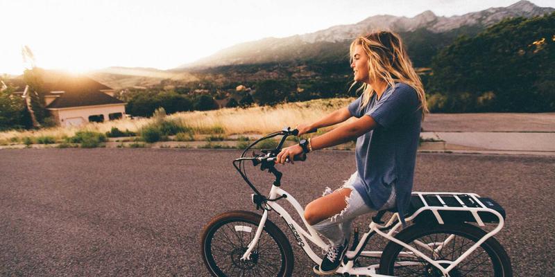 当极光邂逅赛博朋克与法式浪漫:一场颠覆想象的艺术体验之旅