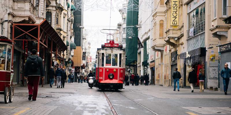 普罗旺斯薰衣草田：一场关于法式浪漫、文化与生活美学的深度朝圣
