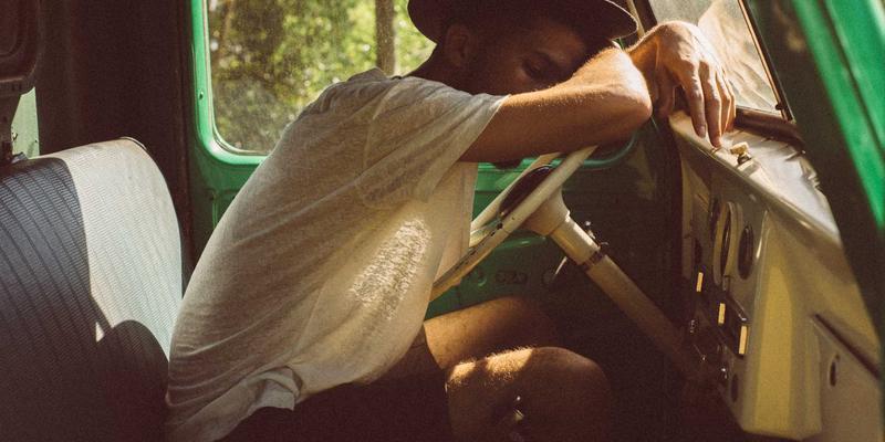 沉浸「神奇之夜54」:当红色狂想曲碰撞赛博朋克,一场颠覆感官的艺术革命