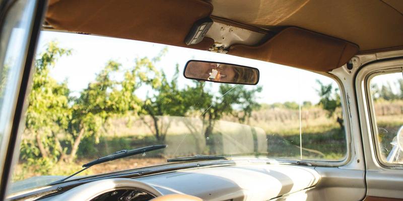 神奇之夜：在赛博朋克红与法式庭院中，打造守护星空的‘反光污染’露台