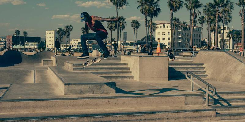 红月之下：在赛博花房中，用电子音律与植物呼吸重构夜间冥想