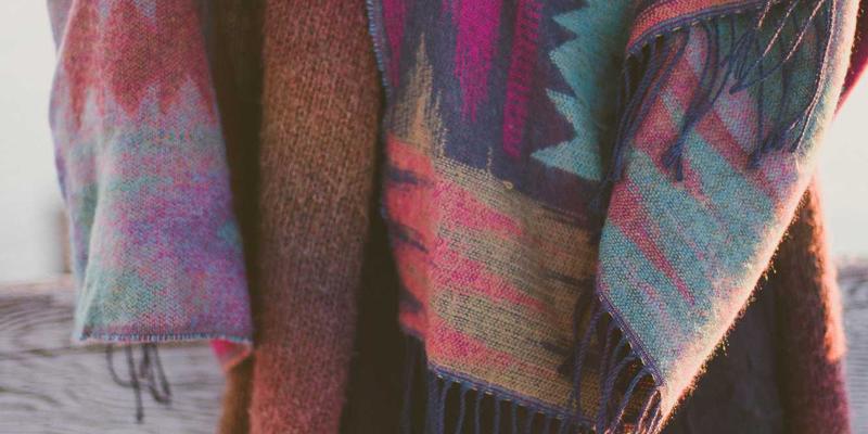 赛博雨林之夜：当全息投影艺术唤醒沉睡的植物园温室