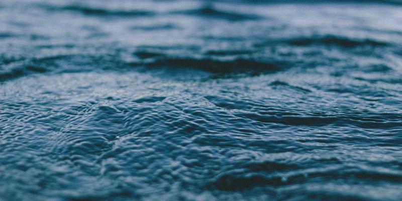 霓虹与星图：当赛博朋克美学邂逅古代星象崇拜